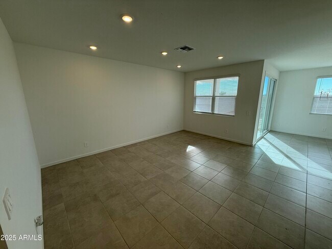 Building Photo - 7433 E Cozy Cottage Ln