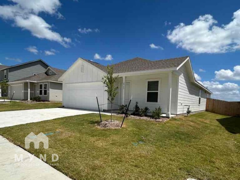 Building Photo - 2733 Mistwood Dr