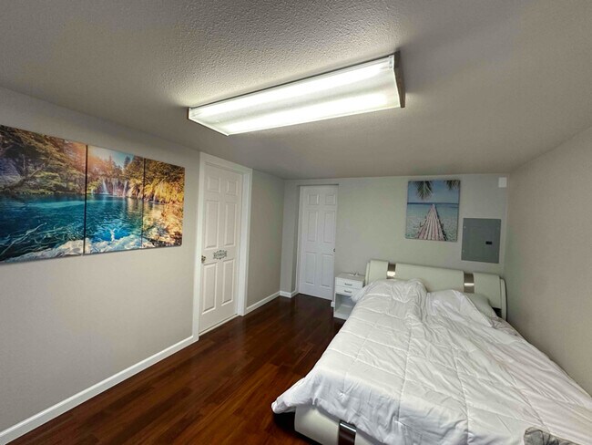 Building Photo - 4226 Sunset Beach Rd W