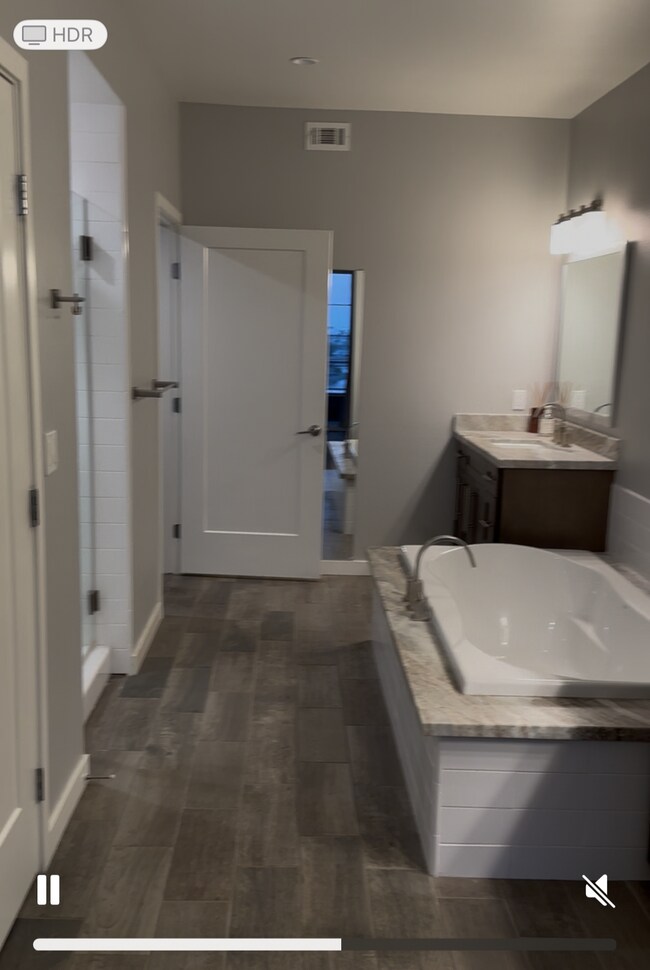 Building Photo - 4050 Tradewinds Dr