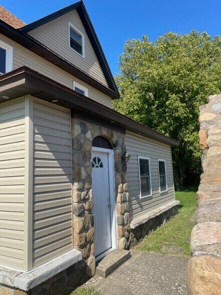 Exterior of House - 4806 W Ridge Rd