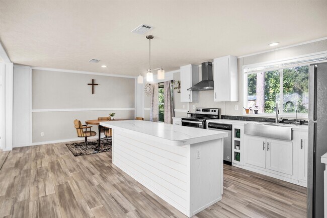 Building Photo - 595 County Rd 2218