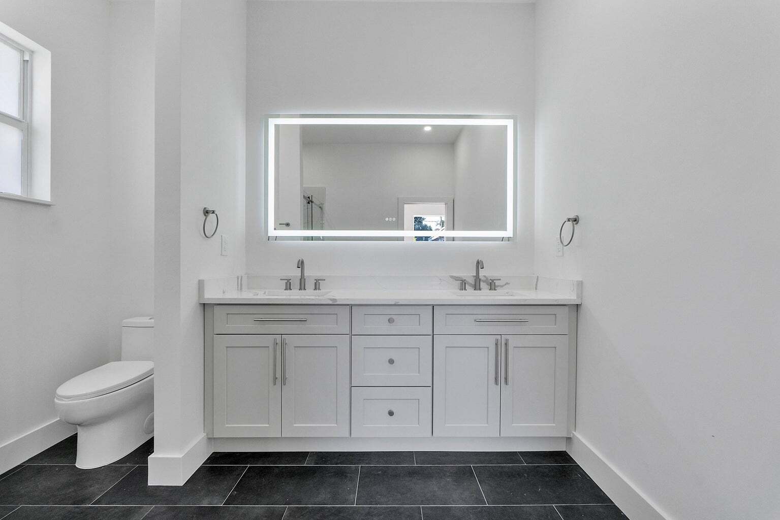 Building Photo - 1579 W 16th St