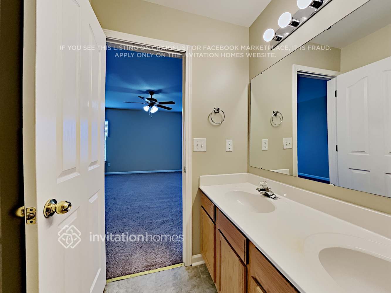 Building Photo - 8133 Chatham Oaks Dr