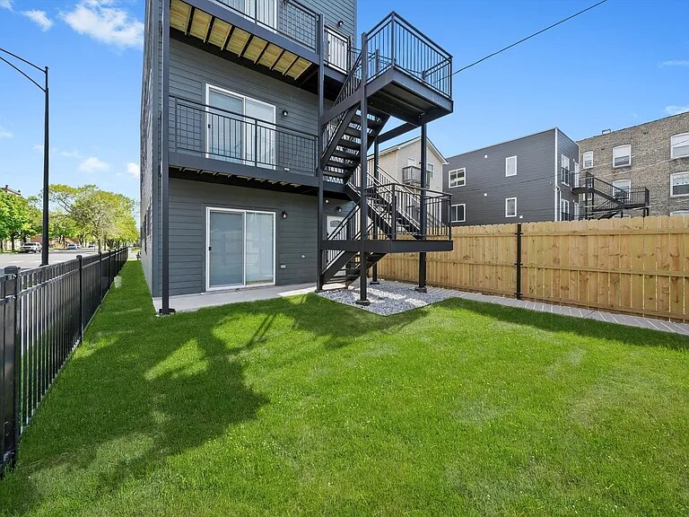 Building Photo - 2700 W Jackson Blvd