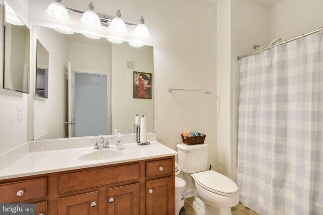 Building Photo - 43881 Centergate Dr