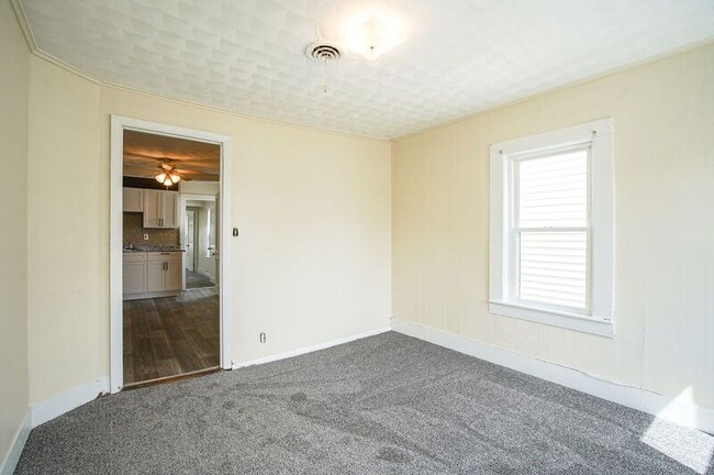 Building Photo - 32 Joy St