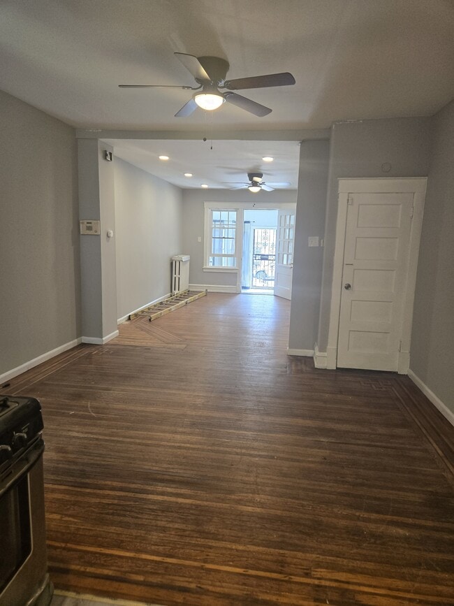 Building Photo - 1049 S 54th St