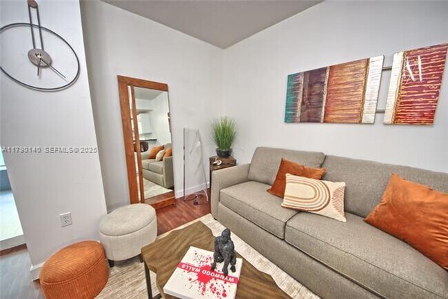 Building Photo - 170 SE 14th St