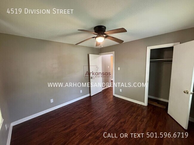 Building Photo - 4519 Division St