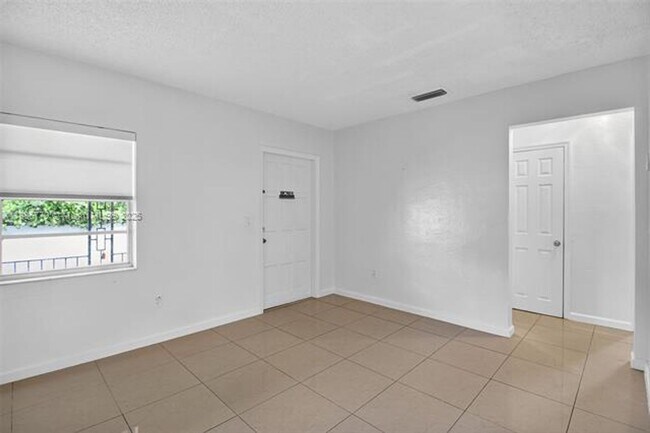 Building Photo - 2744 SW 23rd Terrace