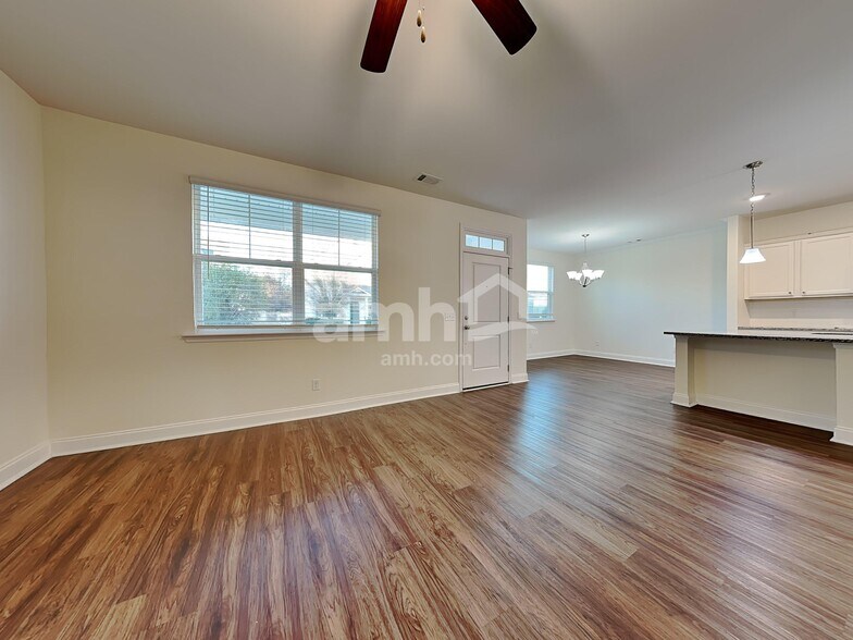 Building Photo - 208 Clearwater Cir