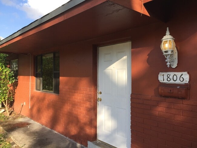Building Photo - 1806 NW 14th Ave