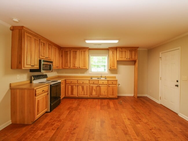 Building Photo - Convenient 2 bed 1 bath home in Athens City located near Athens State University and downtown Ath...