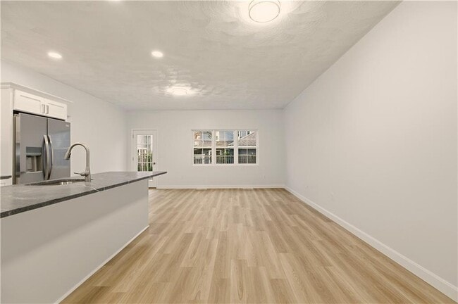 Building Photo - 47 Windsor Rd