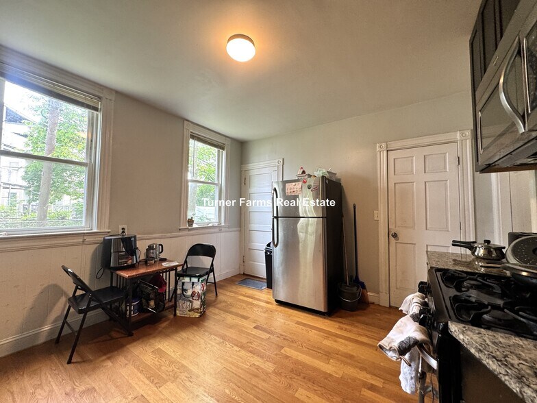Building Photo - 15 Cawfield St