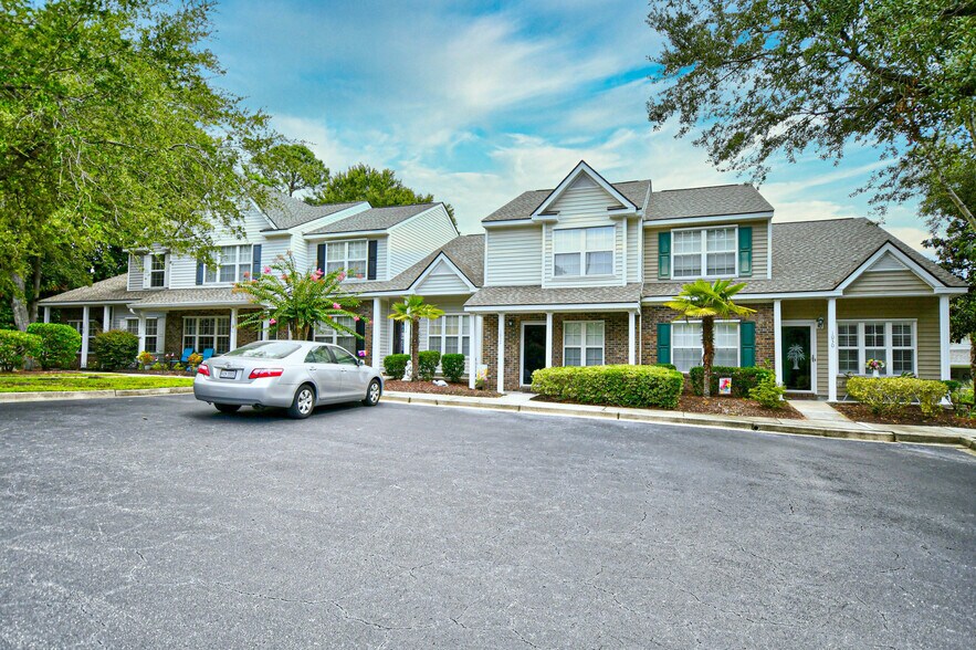 Primary Photo - 1038 Portico Loop