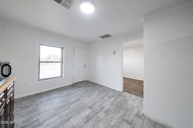 Building Photo - 1108 S 33rd Ave