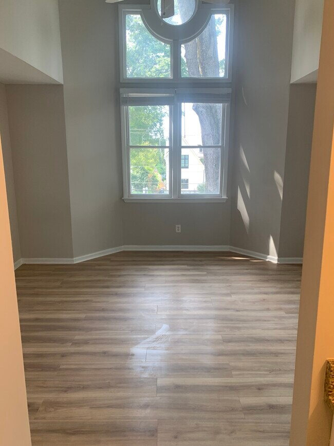 Building Photo - 2719 Selwyn Ave