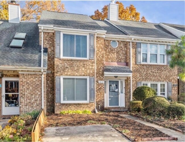 Building Photo - 811 Christa Ct