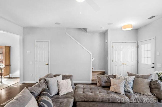 Building Photo - 3213 Mannington Dr