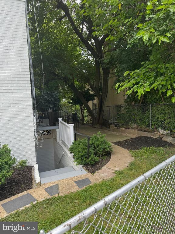 Building Photo - 4253 Brooks St NE