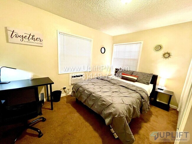 Building Photo - 4829 Castle Ave