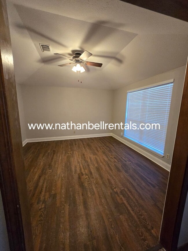 Building Photo - 3 bedroom 2 bath