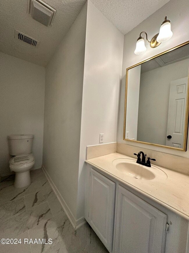 Building Photo - 104 Ambiance Cir