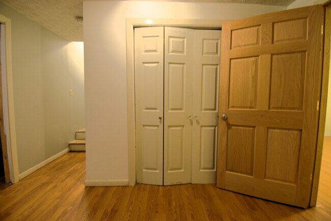 Building Photo - 1136 Anthrop Dr