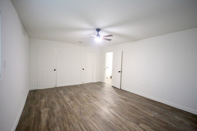 Building Photo - 5819 Flax Bourton St