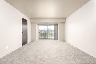 Building Photo - Everett Apartments - 115-08
