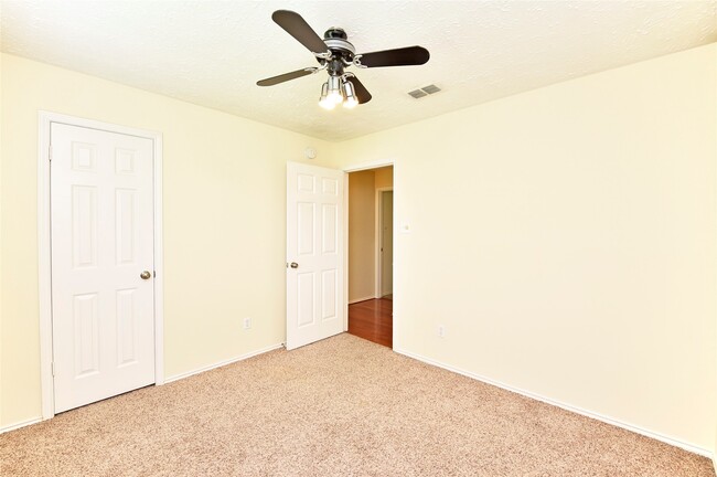Building Photo - 3522 Pecan Point Dr