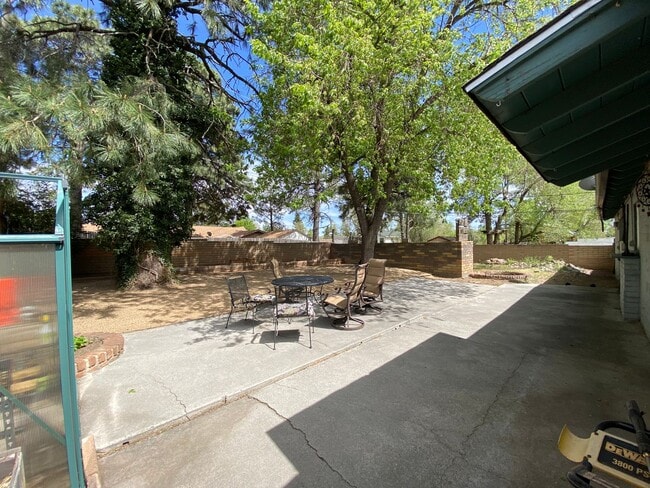Building Photo - Beautiful Flagstaff Rental