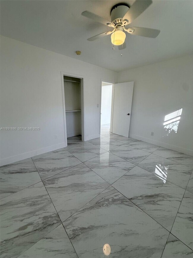 Building Photo - 4265 SW 51st St