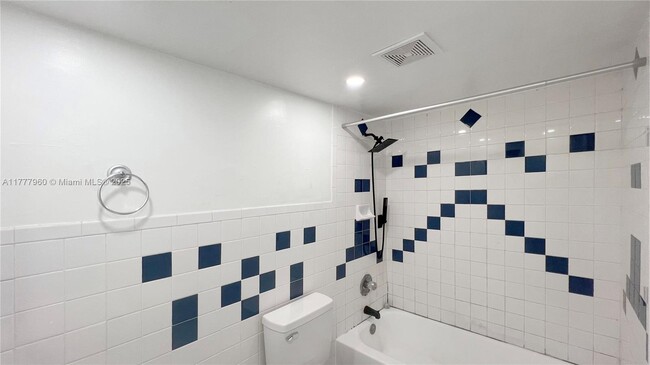 Building Photo - 666 W 81st St
