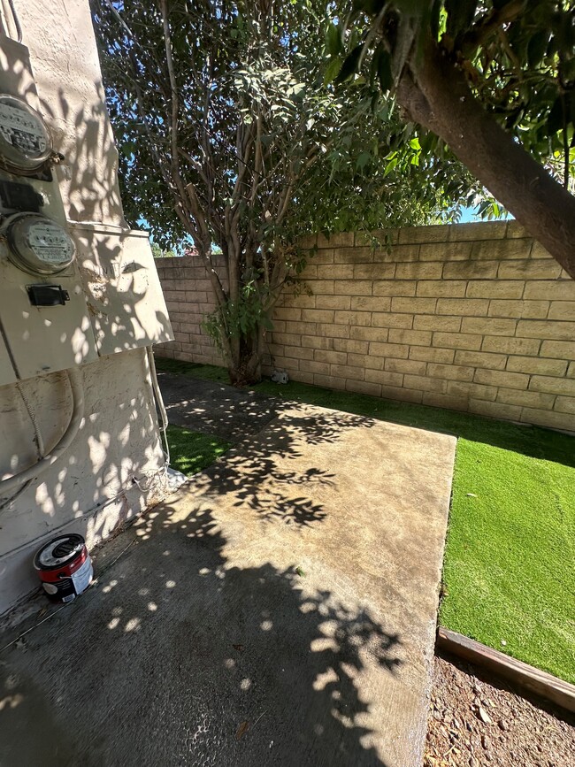 Building Photo - 18957 Saticoy St