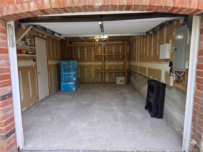 Building Photo - 16 Birch Dr