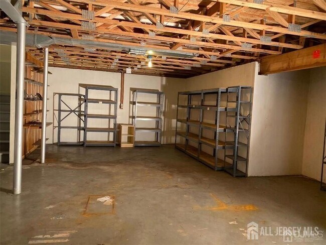 Building Photo - 33 Marion Dr