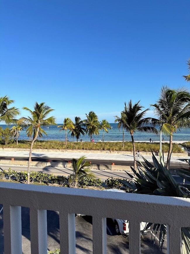 Building Photo - Oceanfront 2/1 furnished Condo