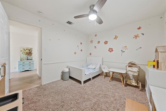 Building Photo - 3504 Flora Vista Loop