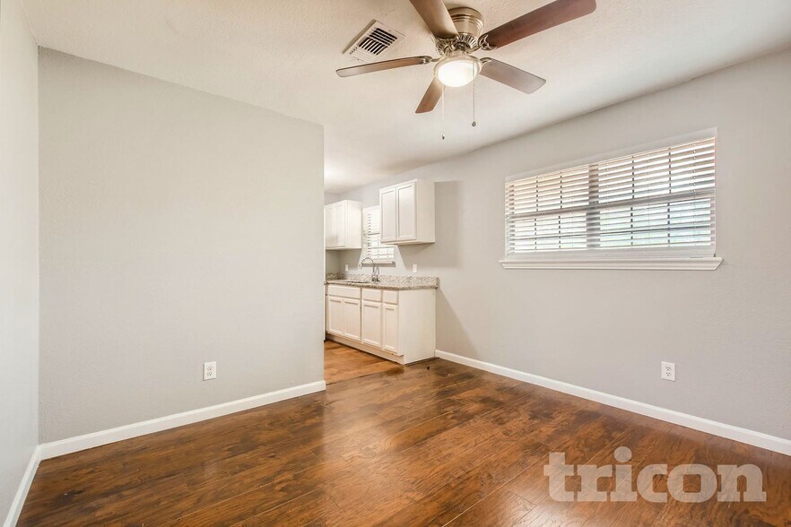 Building Photo - 306 Lakey Rd