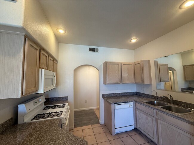 Building Photo - Renovated 2 Bedroom in Summerlin