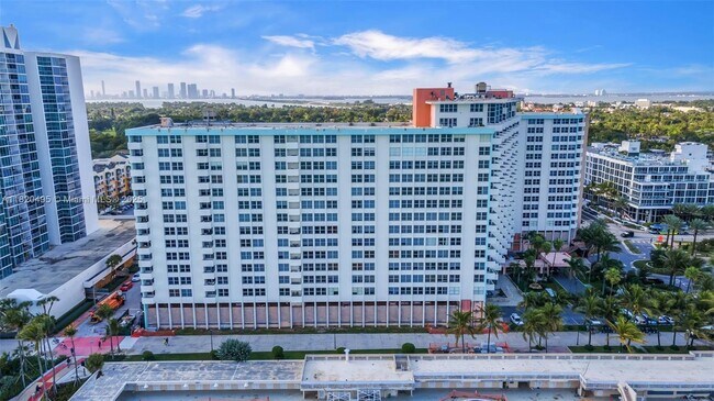 Building Photo - 2899 Collins Ave
