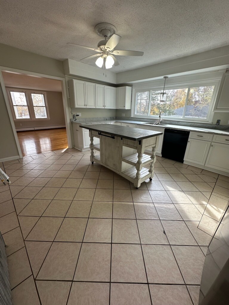 Kitchen - 14 Ferraro St