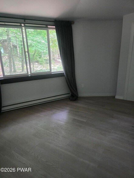 Building Photo - 127 Longridge Dr