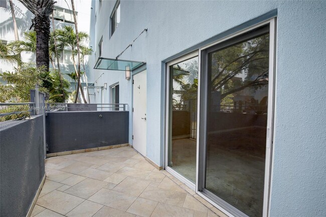 Building Photo - 2699 Tigertail Ave