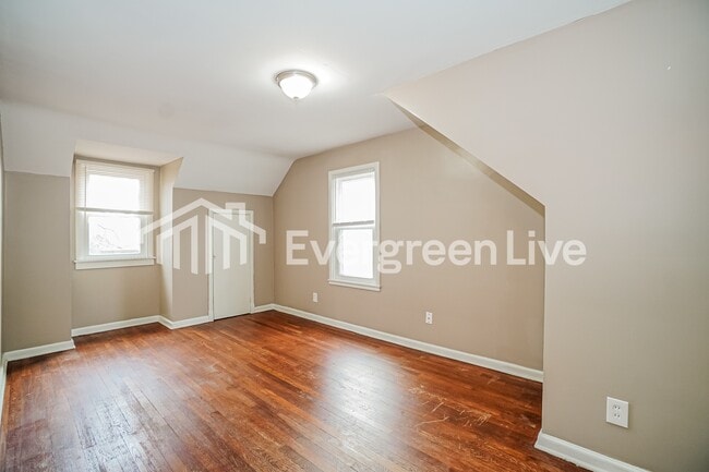 Building Photo - 1714 Bide A Wee Park Ave