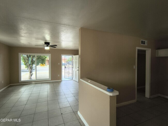 Building Photo - 4918 Guadalupe Dr