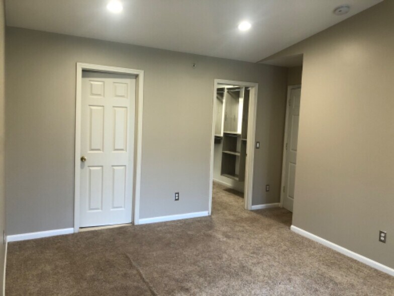 Building Photo - 26905 Carrington Pl